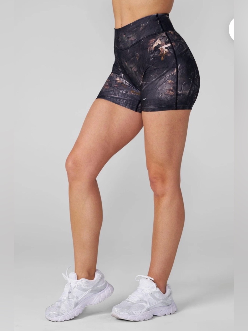 NWT YoungLA W1134 - Camo Urban Shorts 5" Black Barbed Wire Camo size Small